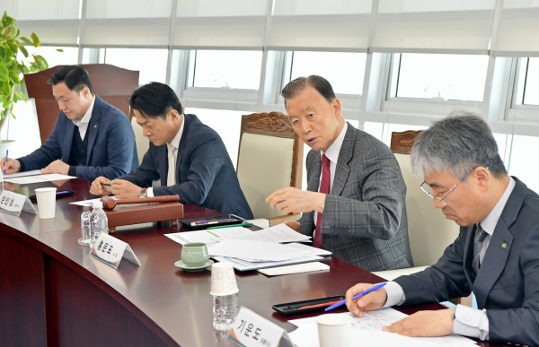 반부패·청렴위원회 제1차 회의 주재하는 홍문표 사장