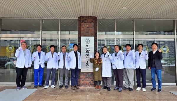 충남대 의학연구원 현판식