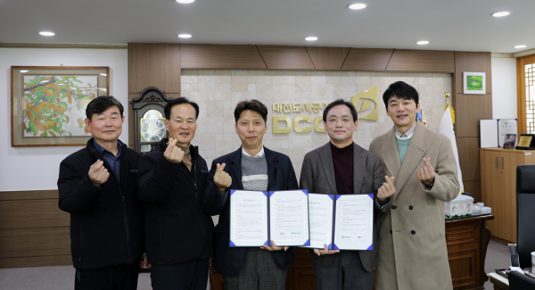 ‘1인 가구’ 청년ㆍ고령자의 건강한 식생활 지원을 위한 업무협약 체결(좌측부터) 대전도시공사 최대식 산업단지본부장, 최경진 도시재생본부장, 주식회사 밀팡 나득균 대표,          대전도시공사 정국영 사장, 주식회사 밀팡 김승수 부대표