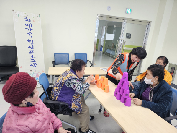 청양군, 치매 환자 가족 지원 프로그램 운영 모습