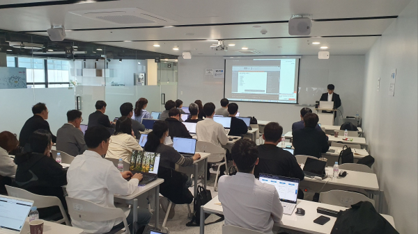 MS Copilot 문서 업무 효율 향상 교육 진행 모습