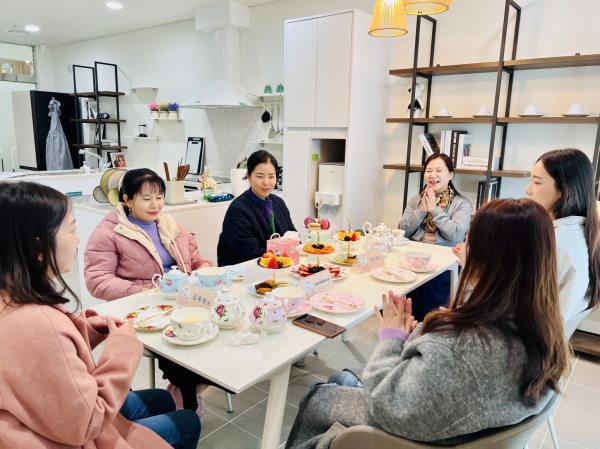 28일, 태안군가족공감센터 나눔식탁에서 진행된 티앤톡 프로그램 모습.