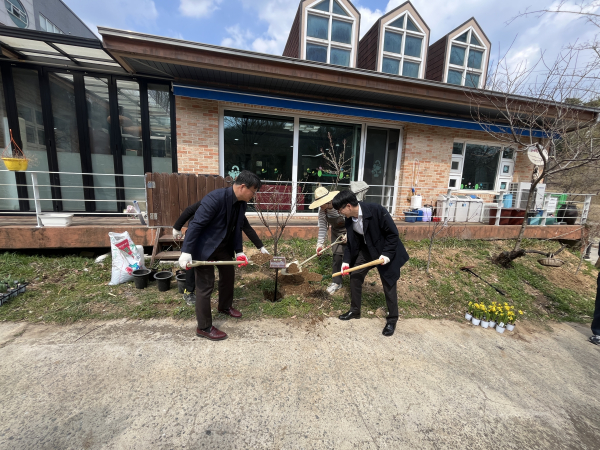 2025년 사회복지시설 환경개선 봉사활동 식재사진