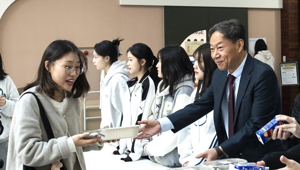 배재대 총장님이 쏜다