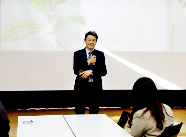 2일 강원도 춘천시 신북읍 국립춘천숲체원 어울림관에서 제3대 박석희 춘천숲체원장이 취임사를 하고 있다.