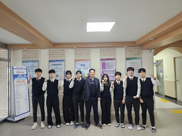 삼성전자 특채에 합격한 공주마이스터고 8명 학생 모습