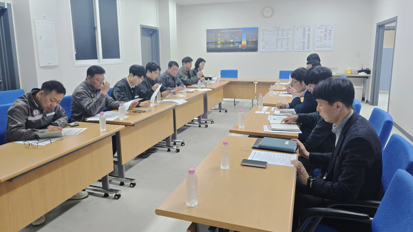 대산 4사와 함께 대산석유화학단지 산업위기 선제대응지역 지정 관련 간담회 개최 모습