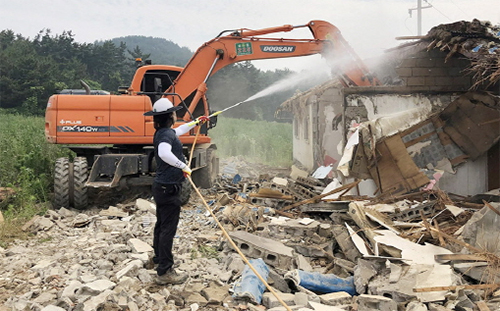 지난해 빈집정비사업이 추진되는 모습