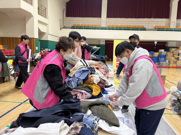 청양군 공직자, 영남 지역 산불 피해 복구에 동참 모습
