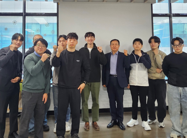 지난 8일 ‘2025년 상반기 청년 버스운전자 양성과정’ 오리엔테이션에 참석한 청년들이 기념사진