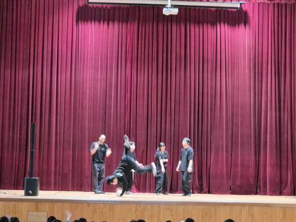 학교로 찾아가는 예술단체 공연 모습