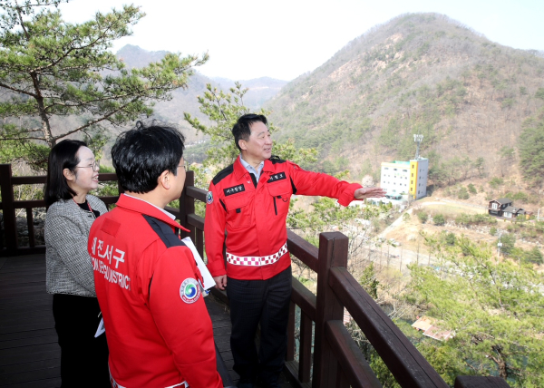 서철모 서구청장 기성동 사업 현장 방문 모습