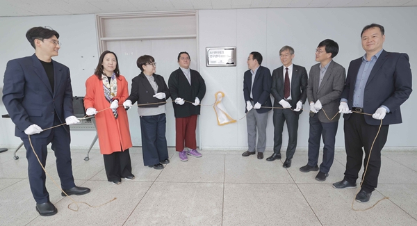 AI 엔터테크 현판 제막식 사진