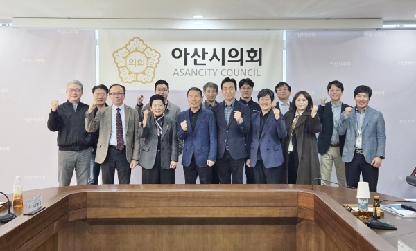 한국자동차연구원-기획행정농업위원회 모빌리티 간담회 기념 사진