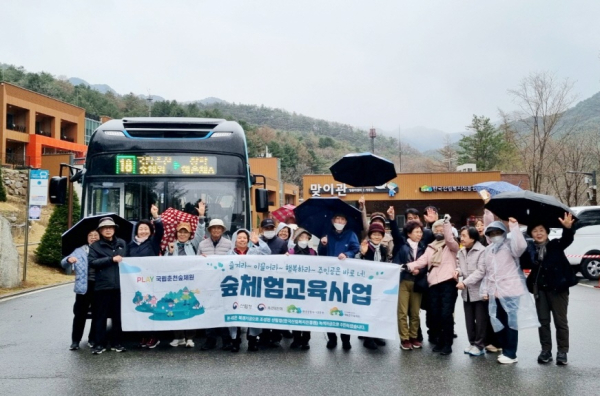 춘천 거주 어르신을 위한 건강증진 프로그램 운영 단체사진