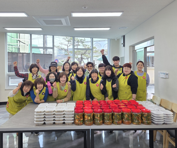 도시재생사업 거점시설에서 청양읍 여성자원봉사회가 밑반찬 나눔 봉사활동을 펼쳤다