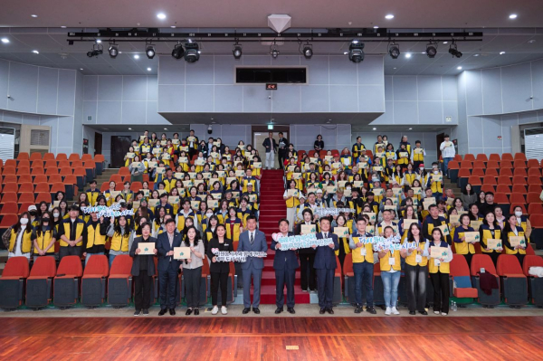 제64회 아산 성웅 이순신 축제 자원봉사자 발대식 및 글로벌 봉사단 창단식 개최 단체사진