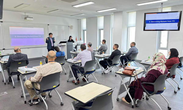 지난 21일, 모로코 직업훈련 마스터 트레이너들이 한국기술교육대학교 1캠퍼스에서 ‘한국국제협력단(KOICA) 모로코 직업훈련교사 기술향상훈련 허브센터 설립’초청연수에 참여하고 있다