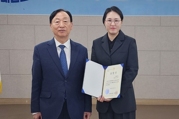 왼쪽부터 설동호 대전시교육감과 목원대 김보애 교수