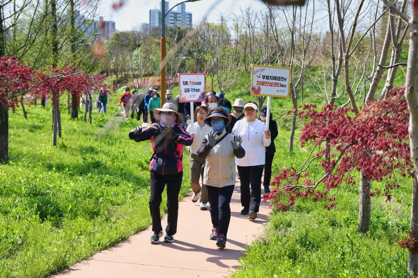지난 26일 ‘한마음 치매극복 걷기 행사’ 진행 모습
