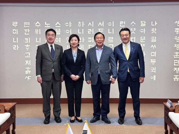 일본 국회의원단 세종시 방문/ 왼쪽부터 코모리 타쿠오 중의원 의원, 노다세이코 중의원 의원, 최민호 시장, 오오카 토시오카 중의원 의원