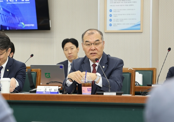 한국연구재단 홍원화 이사장