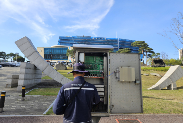 교통안전 시설 전기안전 점검 모습