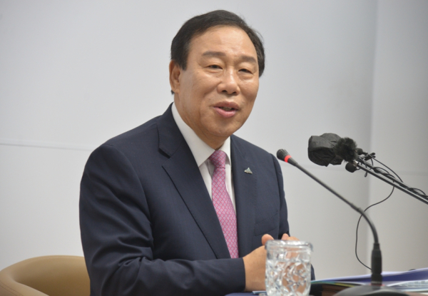 기자간담회 하는 최민호 세종시장