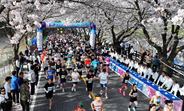 2025 대청호 벚꽃길 마라톤대회 모습