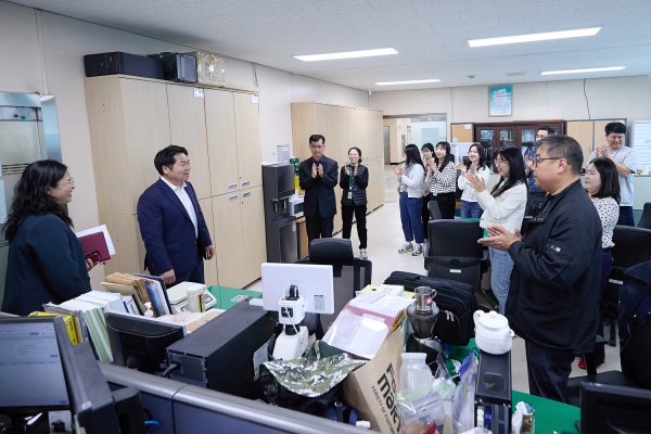 오세현 아산시장, 농업기술센터 방문해 직원 격려 모습