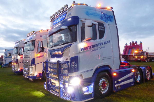 한국타이어 후원 영국 데본 트럭쇼(Devon Truck Show) 행사 장면