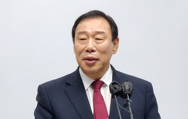 브리핑 하는 최민호 세종시장