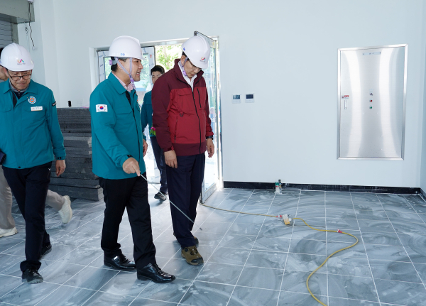 지난 14일, 이완섭 서산시장이 섬 지역 사업 추진 현장을 방문해 추진 현황 점검(우도)