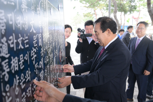 15일, 한솔동 한글사랑거리에서 제628돌 세종대왕 나신 날 행사 개최 모습