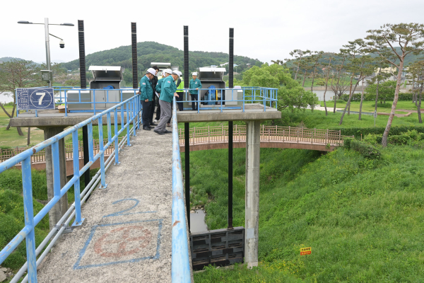 우기 대비 국가·지방하천 수문 87개소 일제 점검 모습