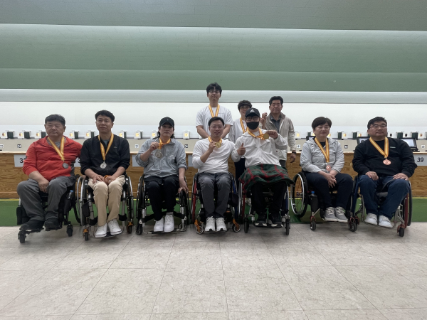 BDH파라스, 전국장애인사격대회서 12개 메달 획득 기념사진