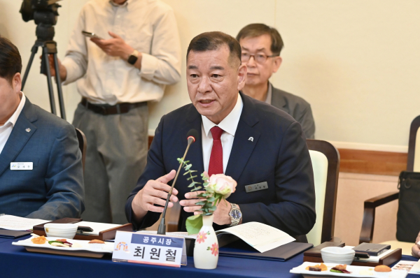 22일, 당진시청에서 열린 충남시장군수협의회에서 발언하는 최원철 시장 모습