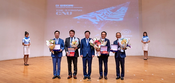 충남대 동문상 수상자들. (왼쪽부터) 이택구 문성식 김현묵 박균익