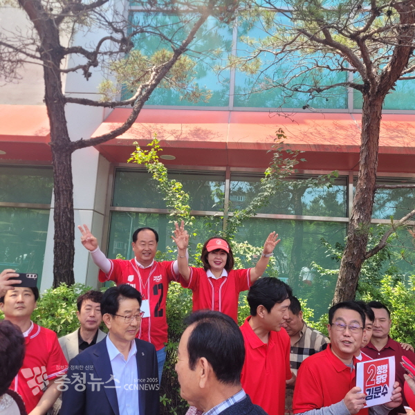 장진호 논산시의원과 백성현 논산시장 부인 심재경 여사