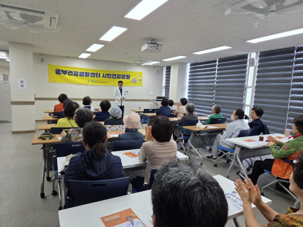 프라이드병원 전용철 원장의 ‘어깨 및 척추질환’ 강의 모습