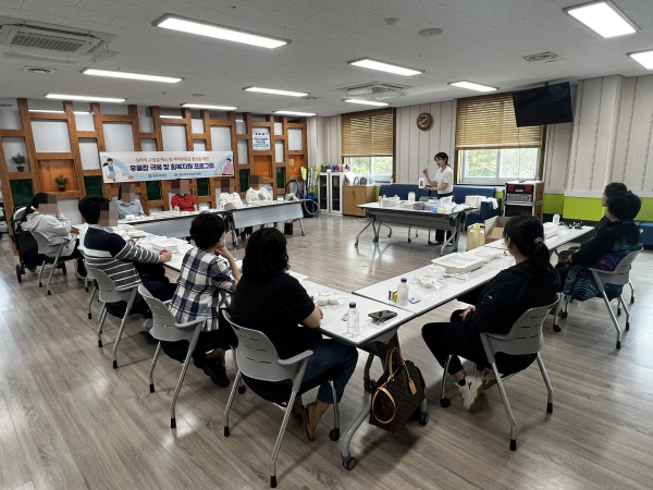 우울감 극복 및 회복지원 프로그램 진행 모습
