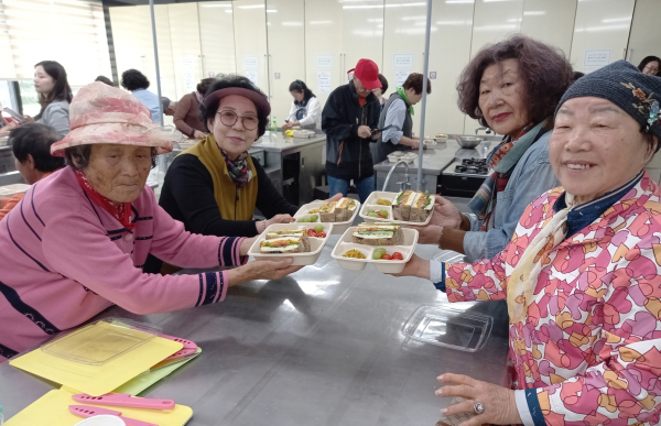 농촌체험 활용 치매예방 프로그램 모습.