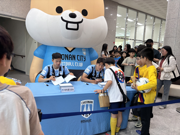 ‘진로직업체험박람회’에 참가해 청소년 대상 체험형 이벤트 부스 운영 모습