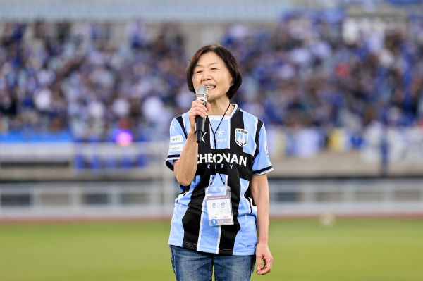 이화병원 이종민 대표원장 시축 모습