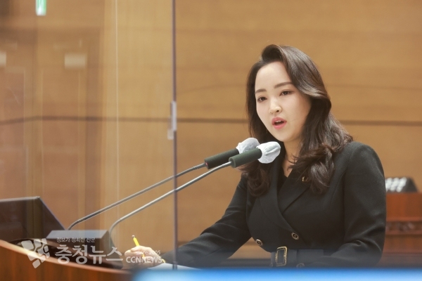 시정질문 하는 복아영 천안시의회 의원