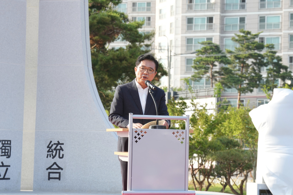 천안 축산자원개발부 이전·국가산단 유치기념탑 준공식 개최 모습