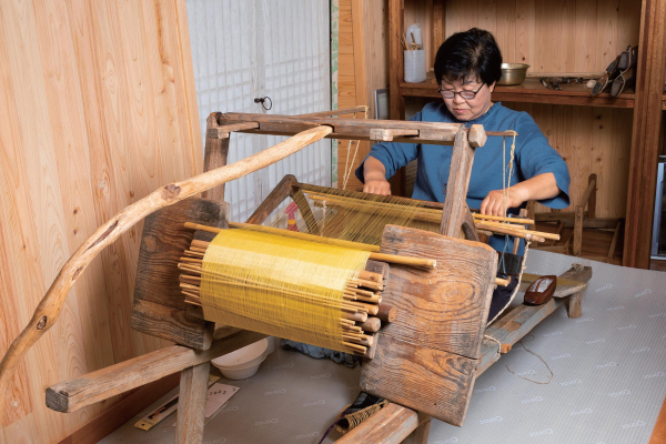 춘포짜기 전승교육사 김희순씨의 모습