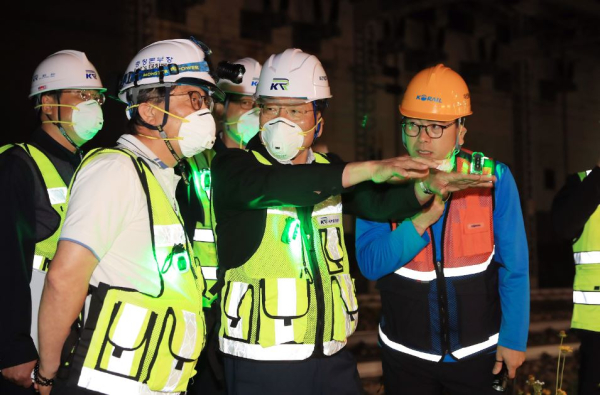 이성해 이사장, 철도시설 안전관리 실태 심야 점검 모습