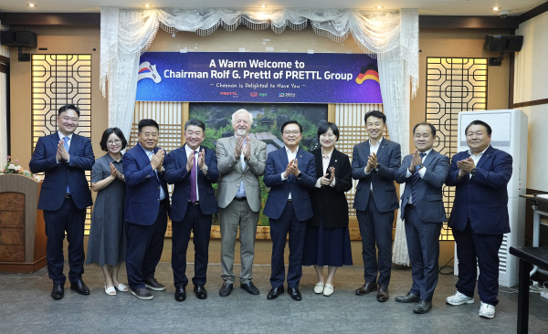 스타트업 지원- 지앤티 독일 프레틀그룹과 계약 체결 모습