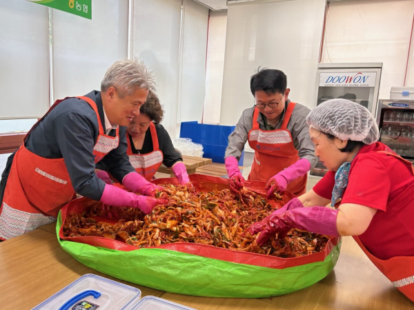 고향주부모임 이웃사랑 밑반찬 나눔 봉사 진행 모습